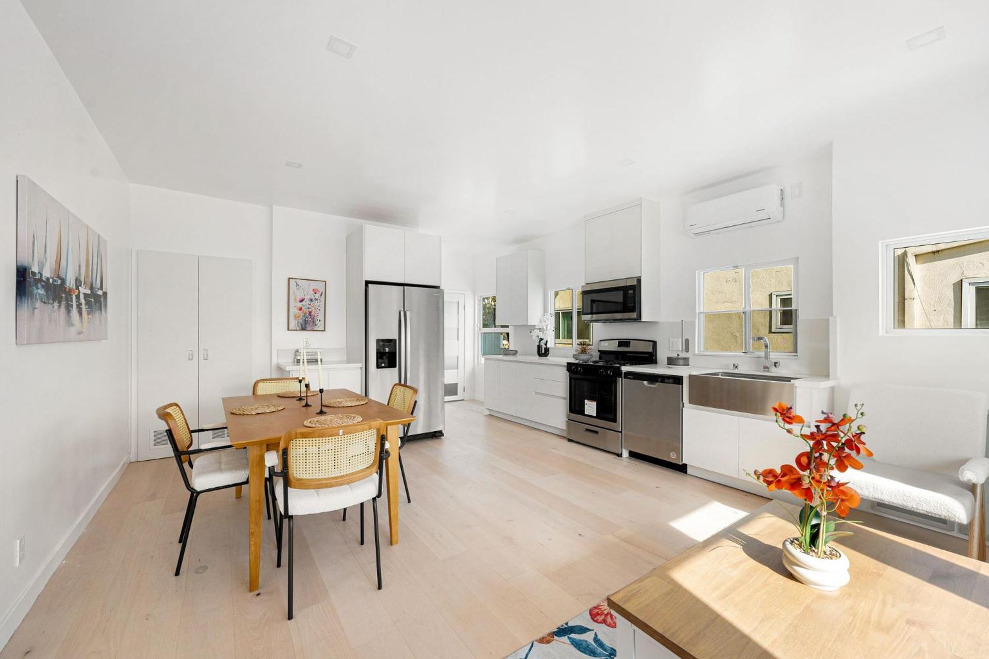 Deluxe One-Bedroom Apartment