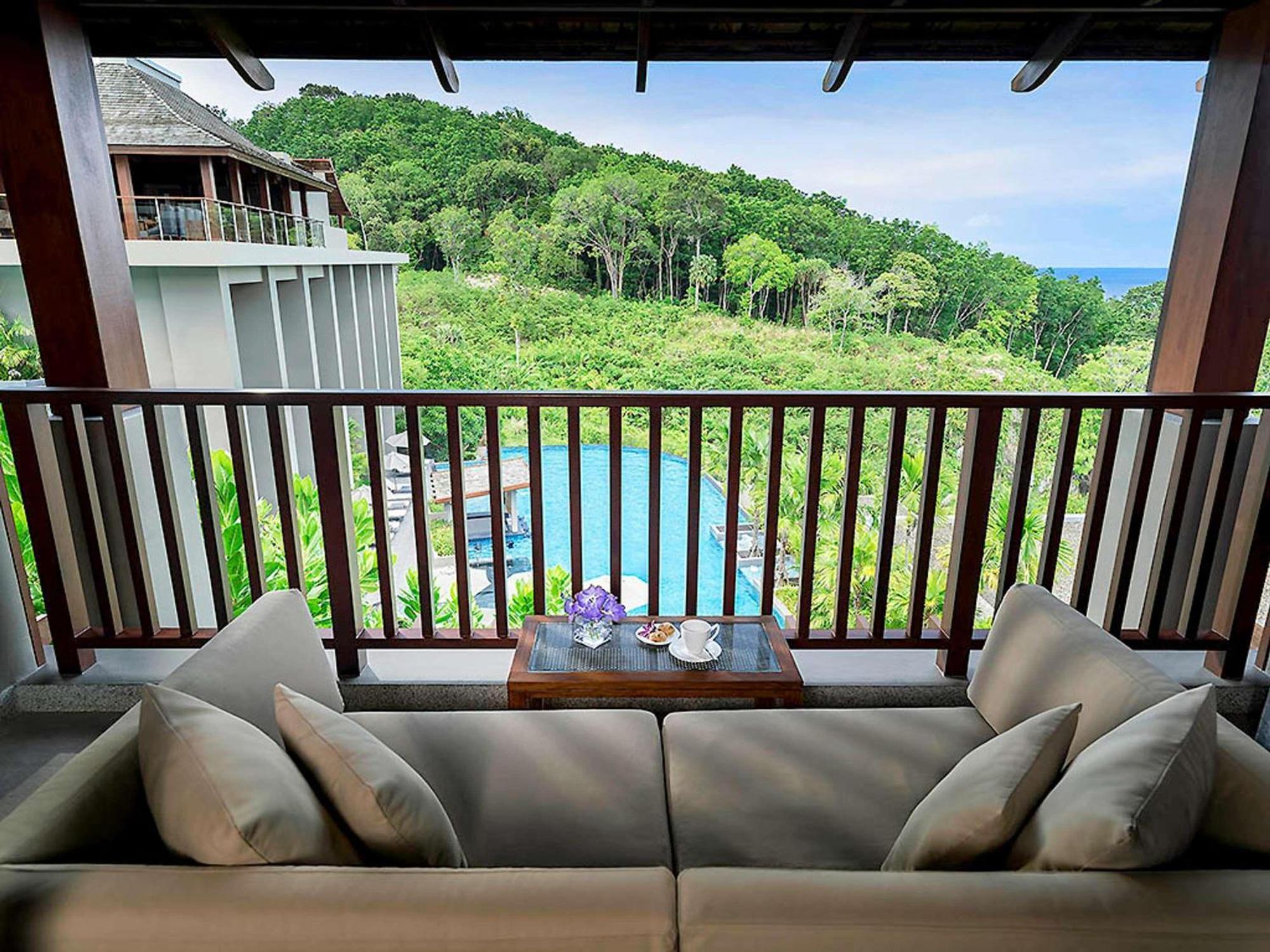 Deluxe King Room with Sofa Bed and Pool View