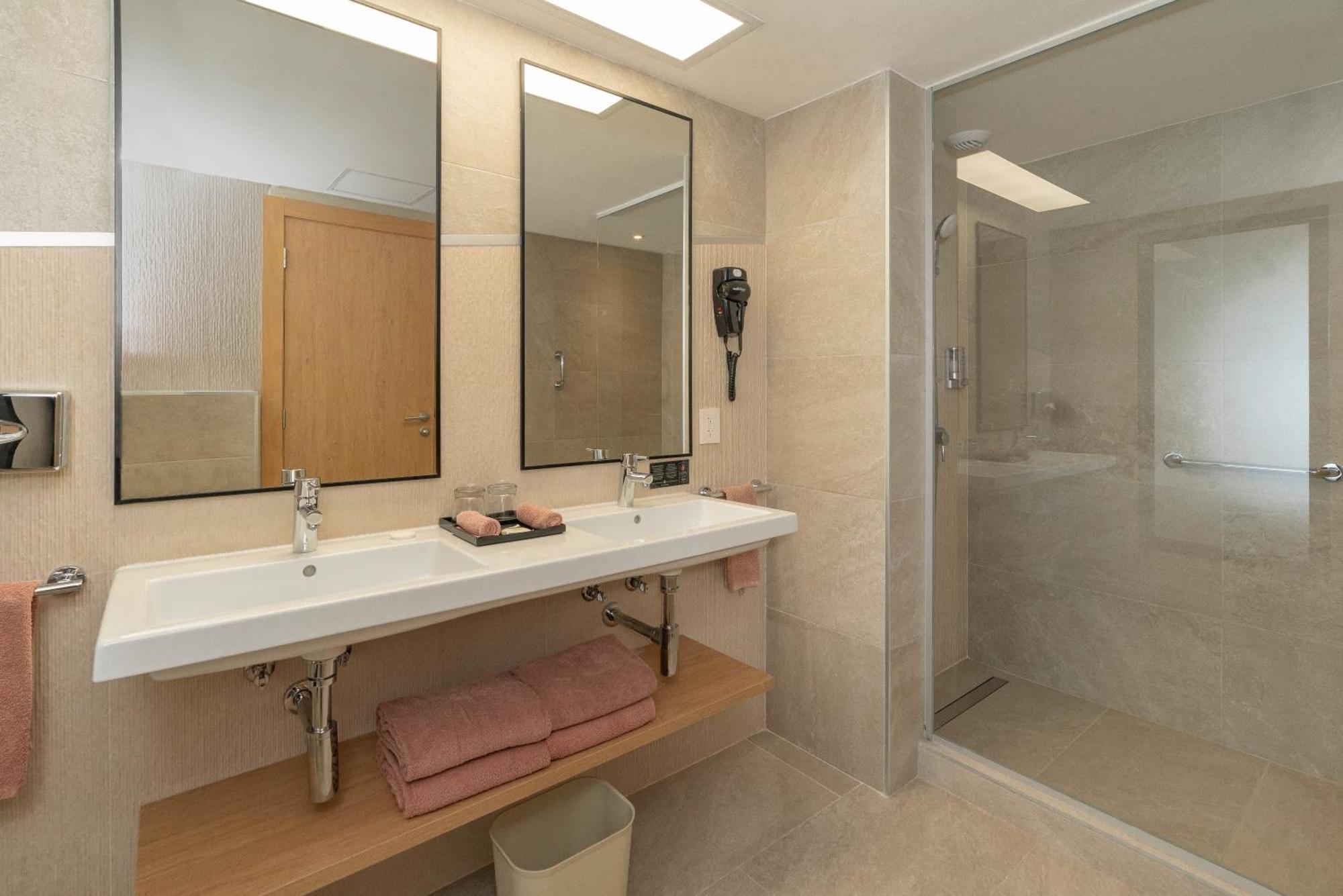 2 Bedroom Double Room Ocean Front
