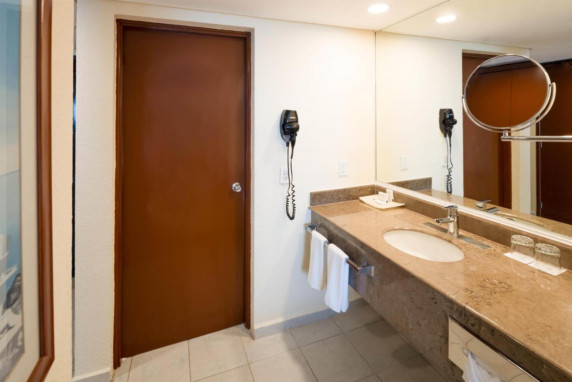 Double Ocean Front (2 adults + 2 children)