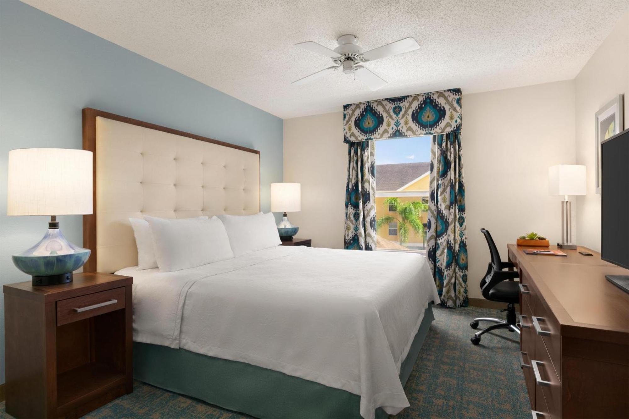 One-Bedroom Pool View King Suite