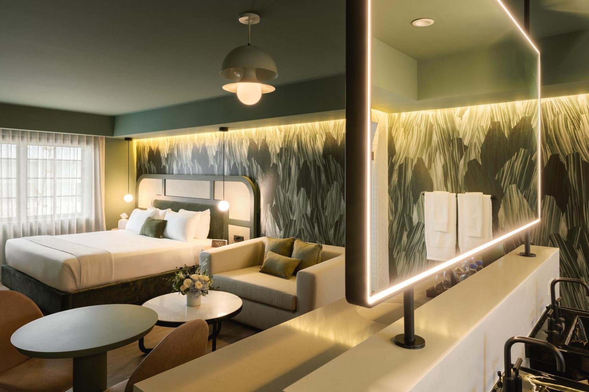 Superior King Suite