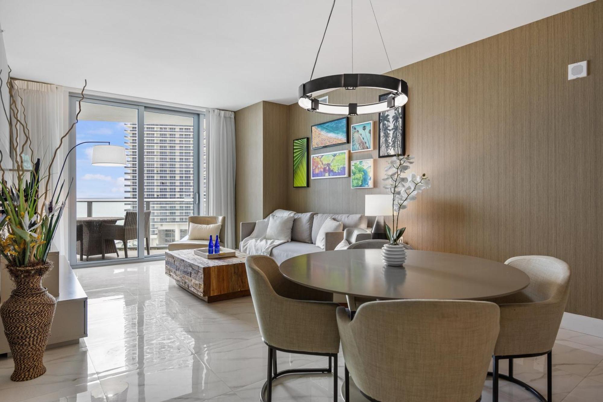 Deluxe Suite with Sea View