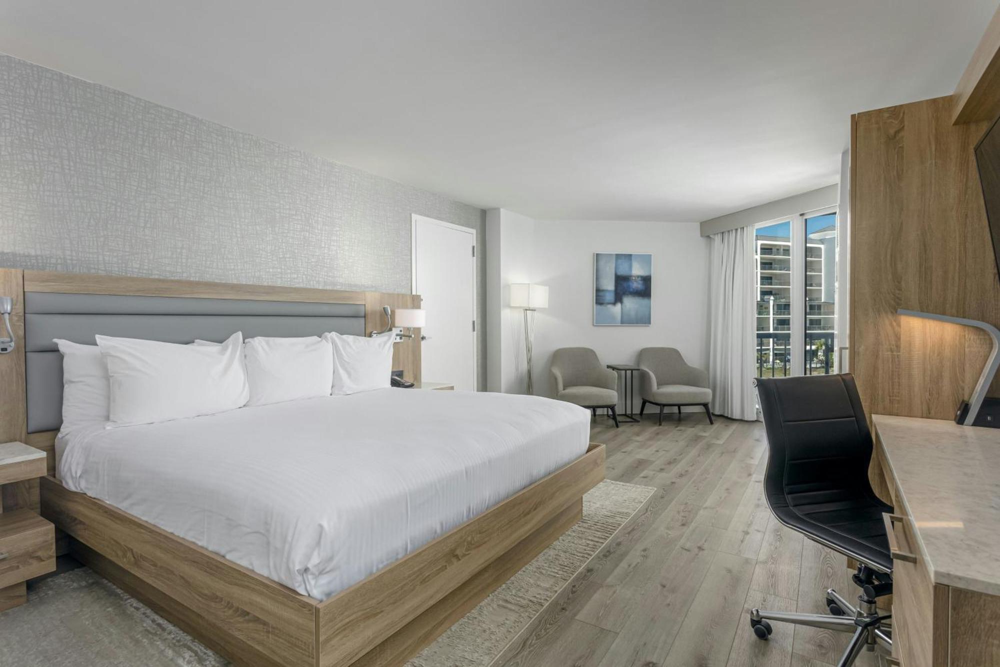 Standard King Room with Coastline View