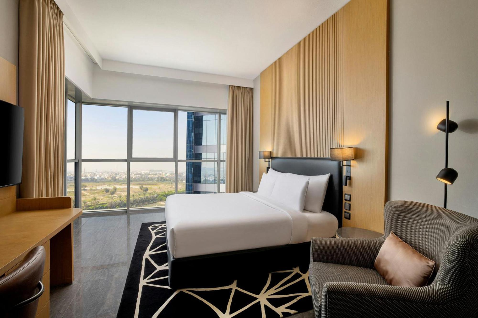 Deluxe King Room with City View