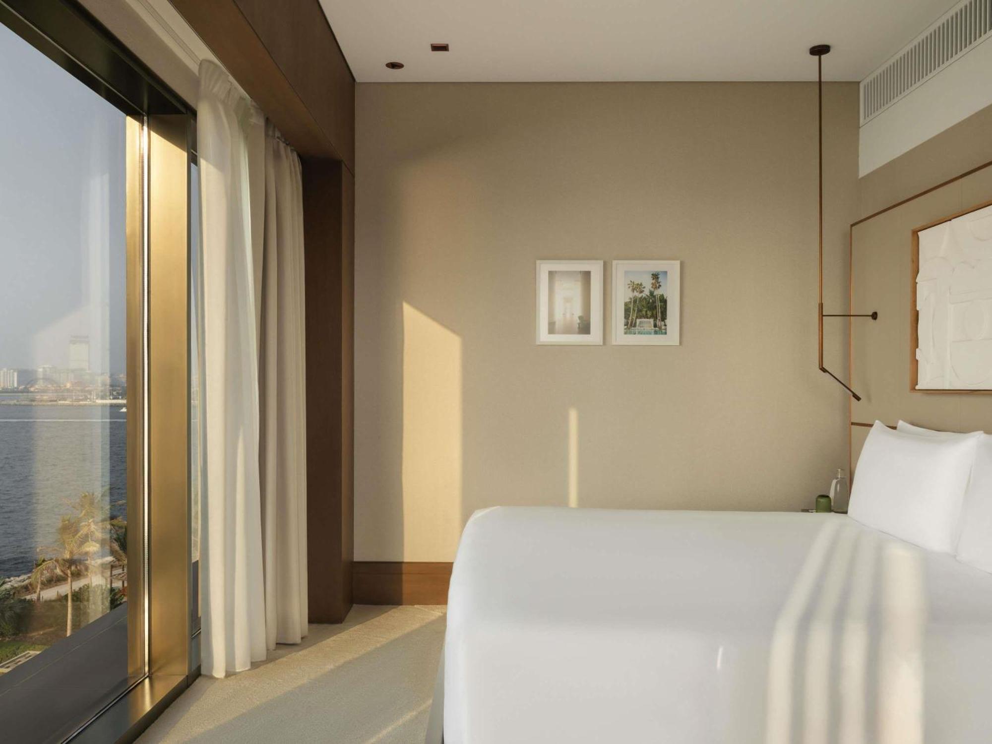 Midnight Dawn Suite with Sea View, Welcome amenity, Daily pre-dinner drinks , In-suite cocktail setup