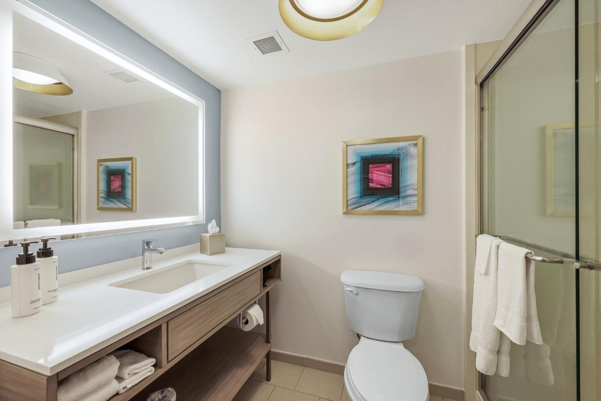 Queen Room with Two Queen Beds with Lakeview