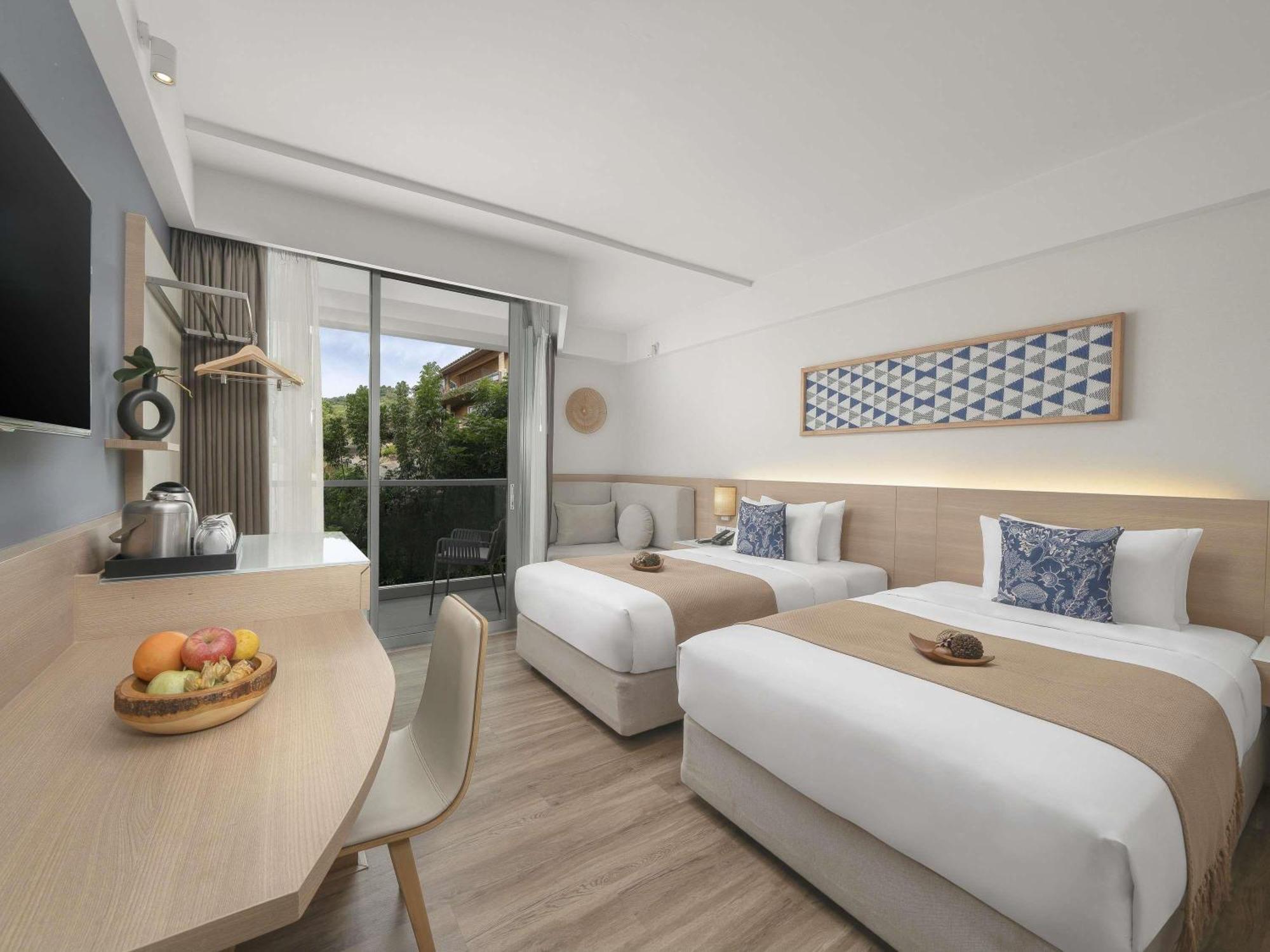 Classic Twin Room with Balcony