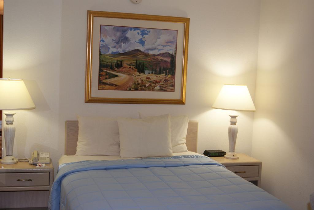 King Room with Sofa Bed and Adapted Tub - Mobility and Hearing Accessible