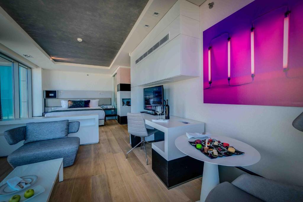 Large Studio Room