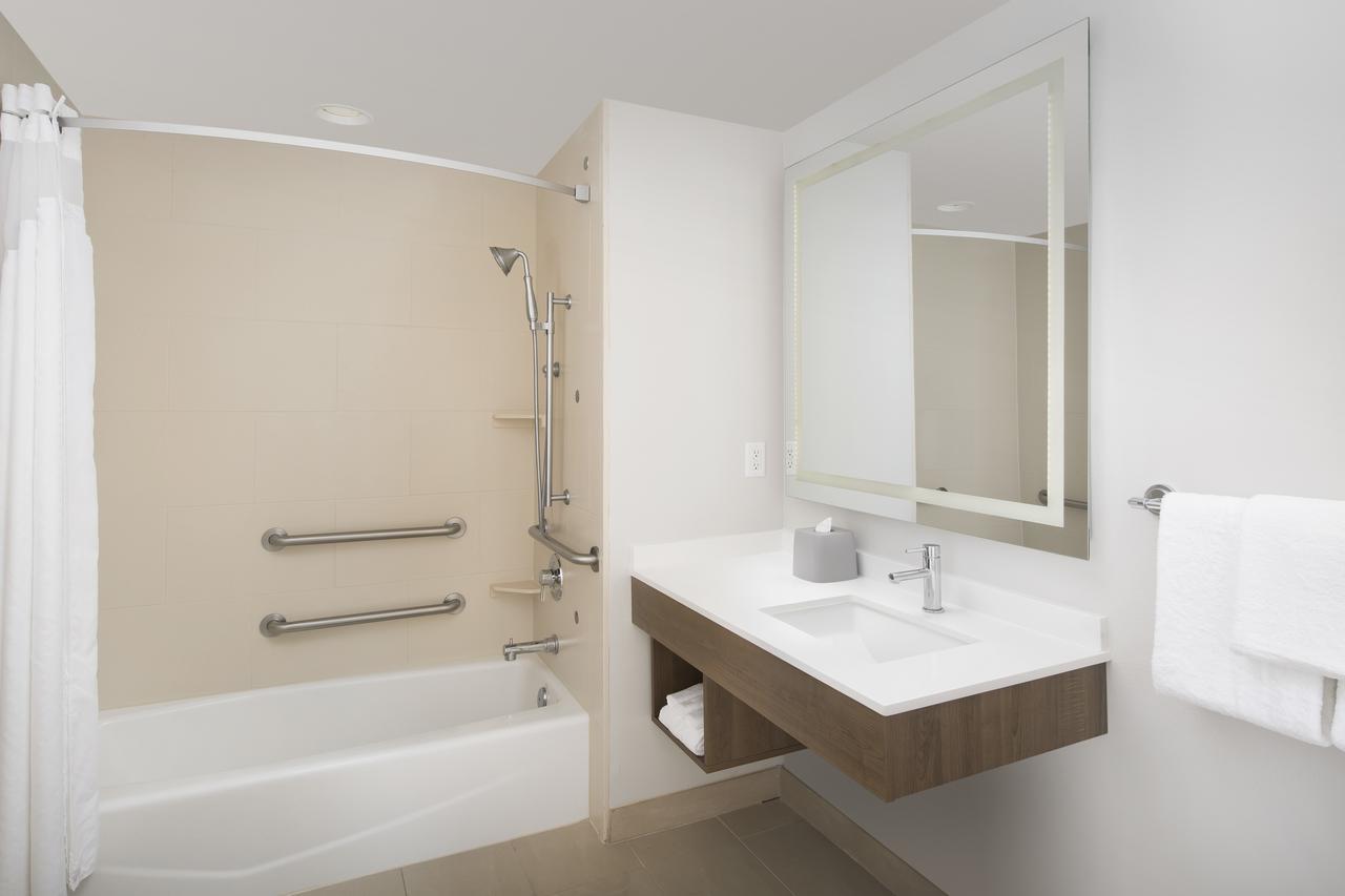 King Room - Mobility Access/Hearing Accessible