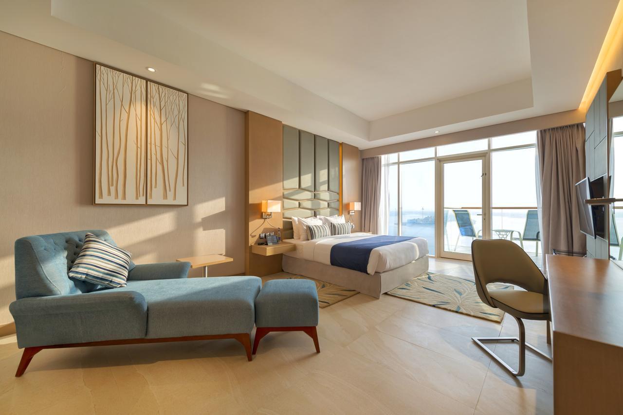One-Bedroom Suite With Sea View and Hotel Private Beach Access