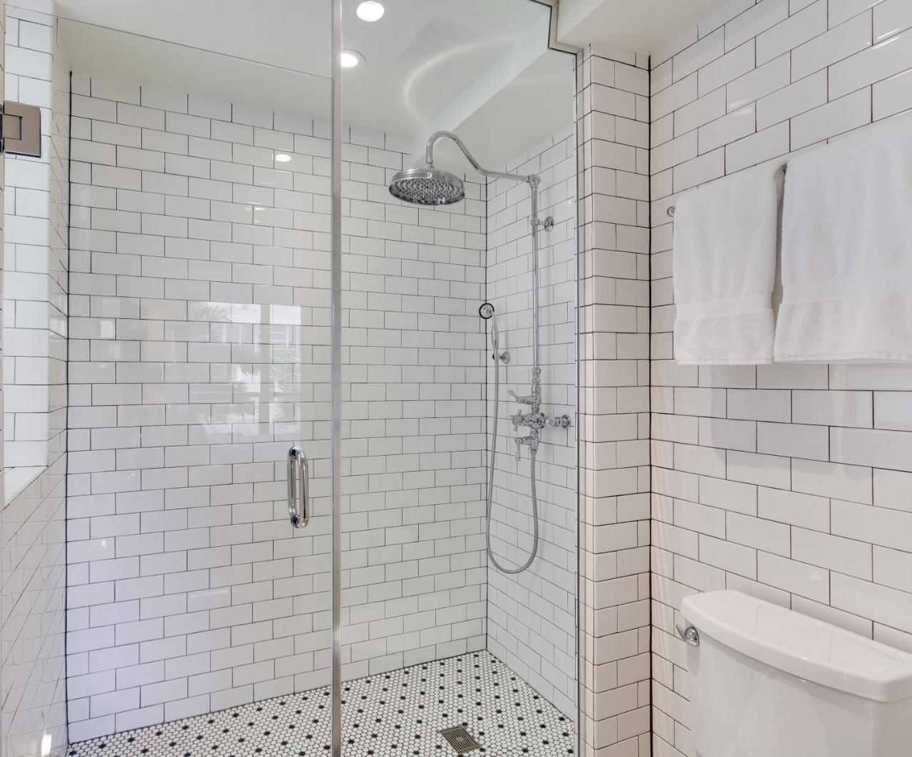 Classic Room with King Bed