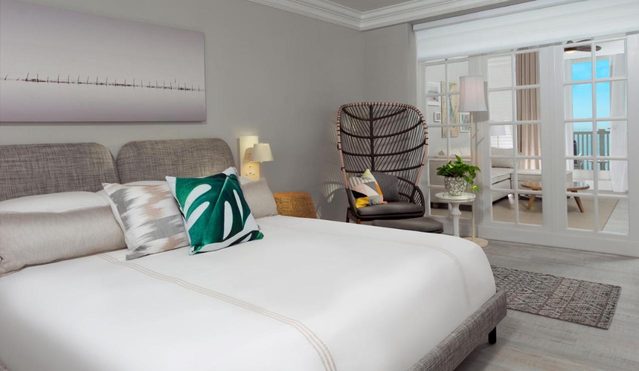 Standard King Room with City View