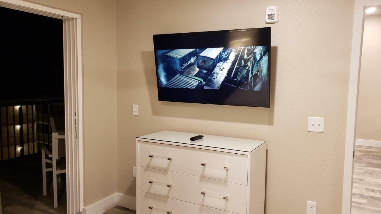 King Room with Roll-In Shower - Disability Access,1211217247:JPEG