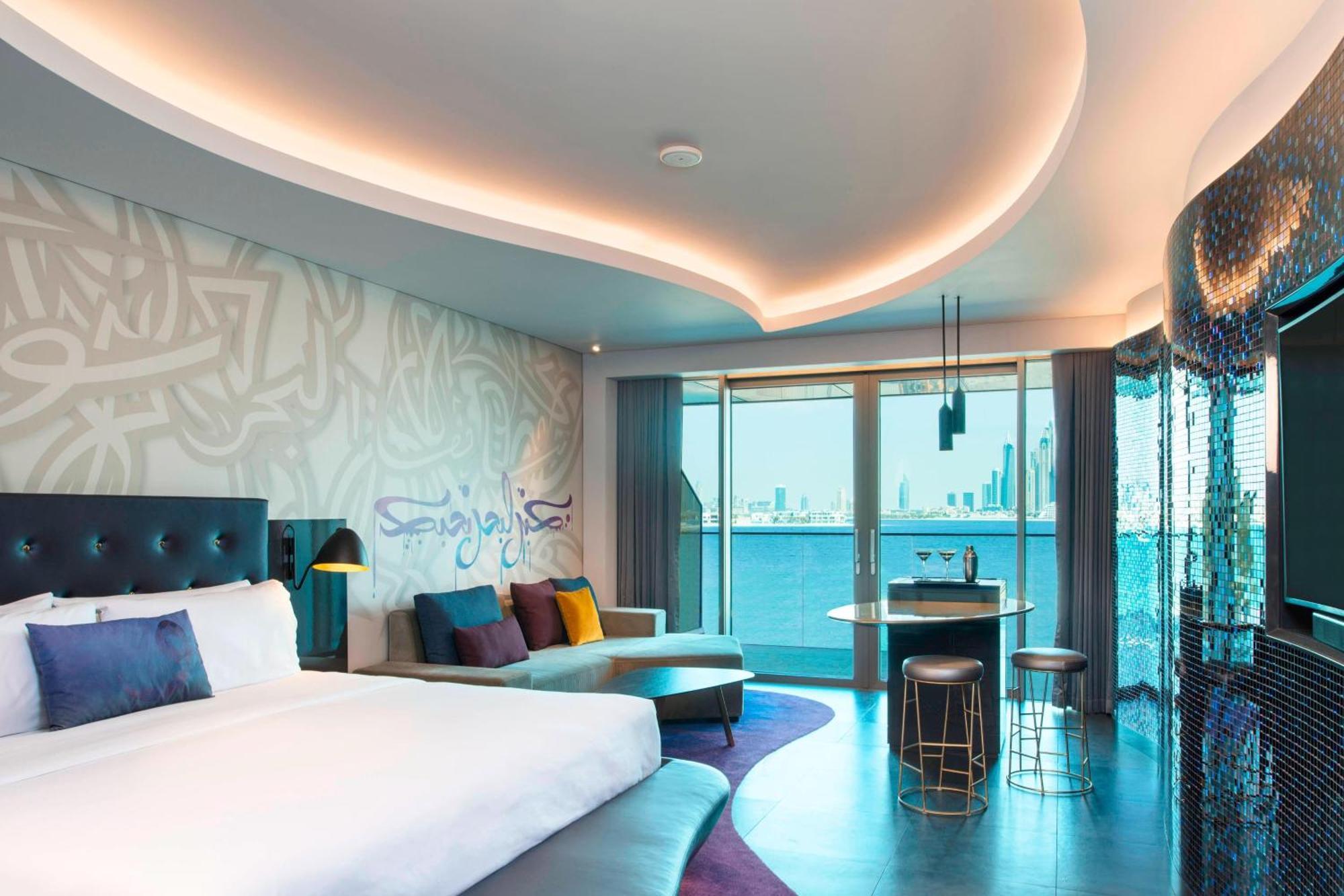 Spectacular Room, 1 King, Skyline view with Private Balcony - includes 3 hours of Free Flow of Selected Drinks