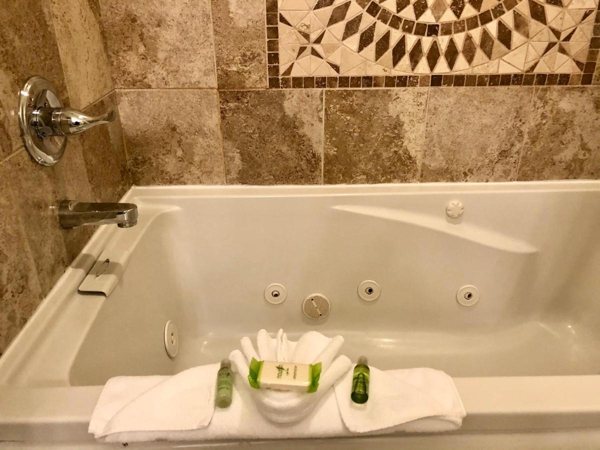 Deluxe King Suite with Spa