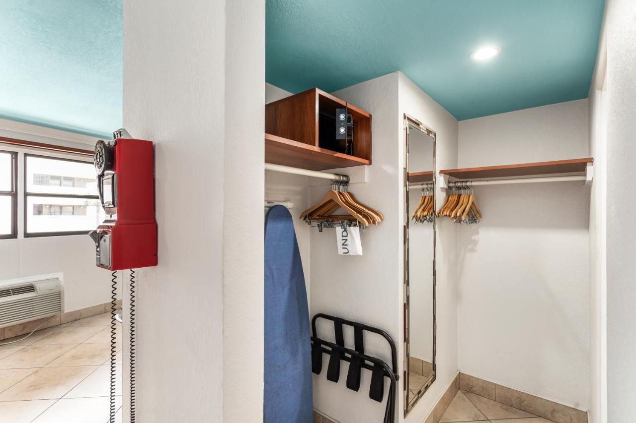 Superior Gulf View Suite: 2 Queen Beds and 1 Sofa Bed