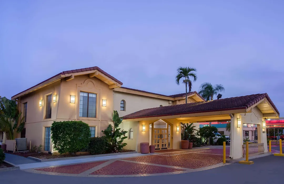 Baymont By Wyndham Fort Myers Central-1