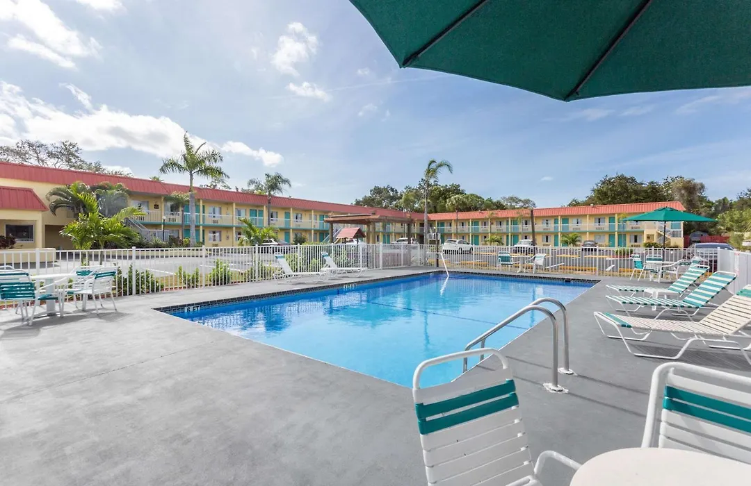 Super 8 By Wyndham Sarasota Near Siesta Key-1