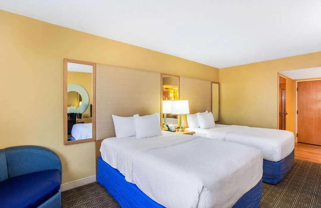 La Quinta By Wyndham Sarasota Downtown-1