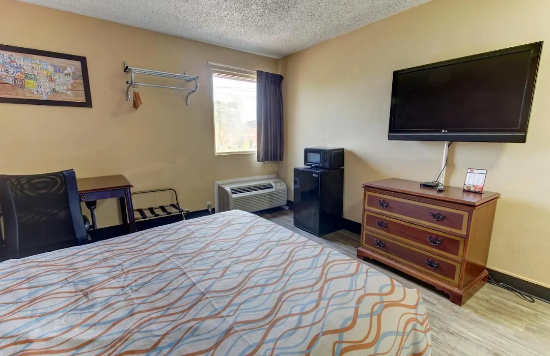 Econo Lodge Virginia Beach Town Center-1