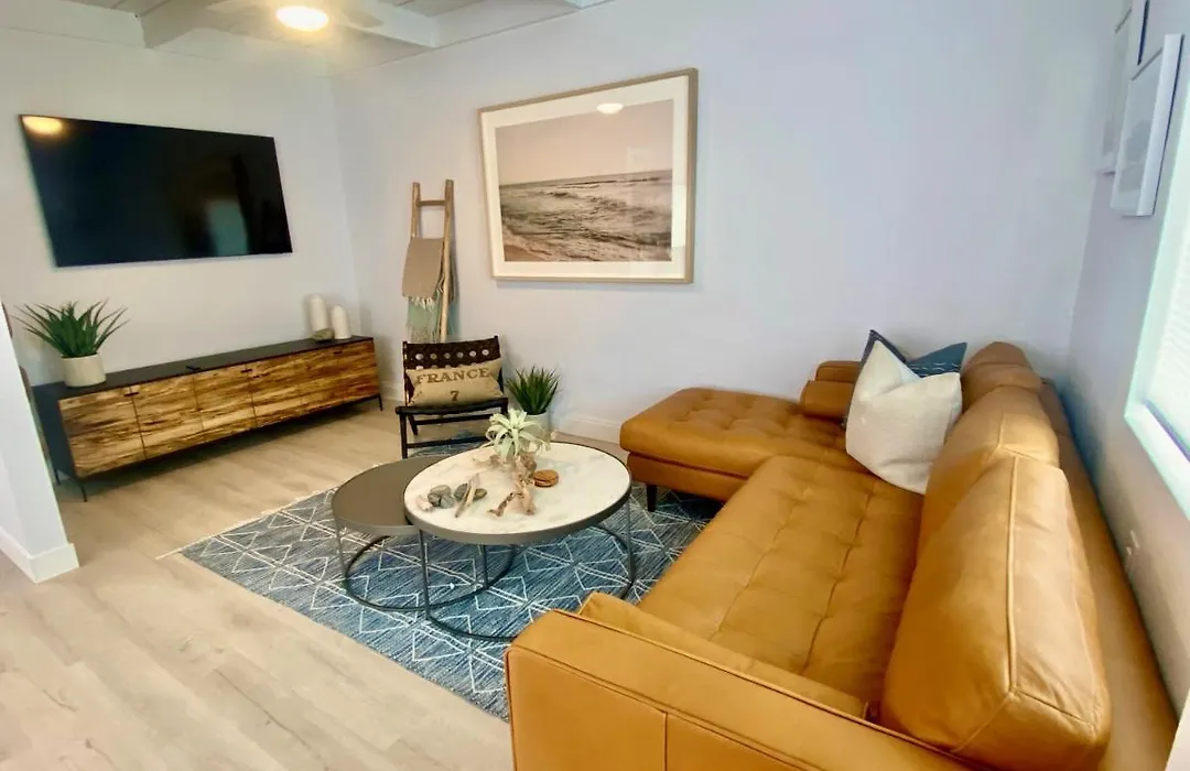 Village District! Cleo Beach! 5 Min Walk To Dtwn!-1