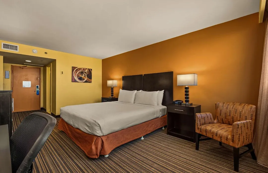 Best Western The Plaza Hotel Honolulu Airport - Free Breakfast-1