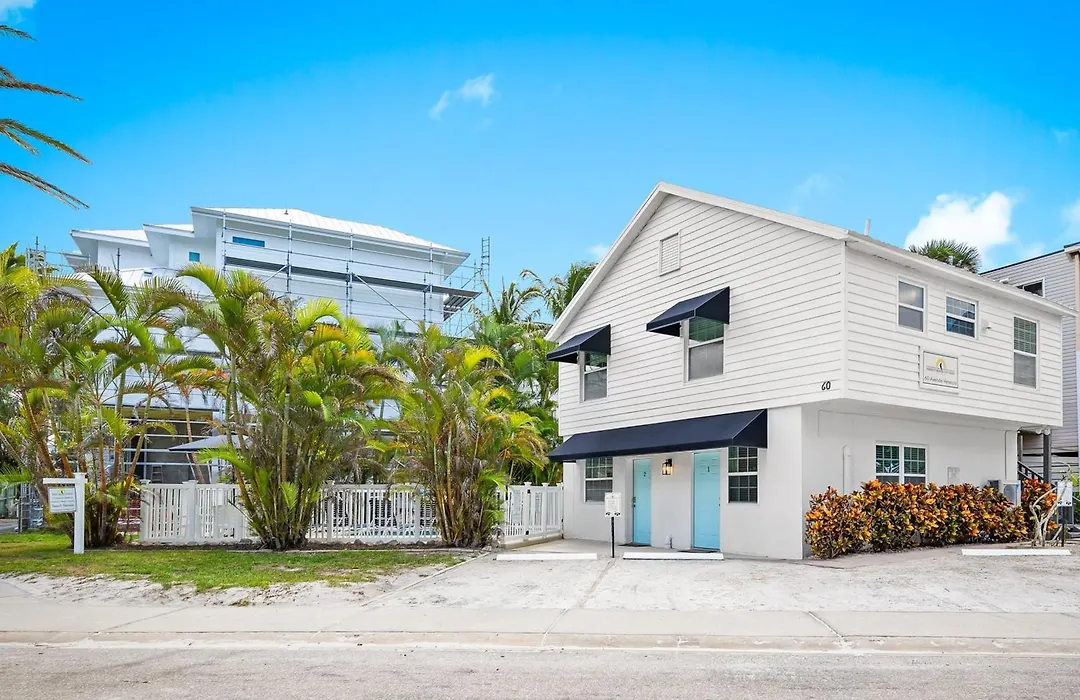 Parrot Beach Cottages Suite #2-1
