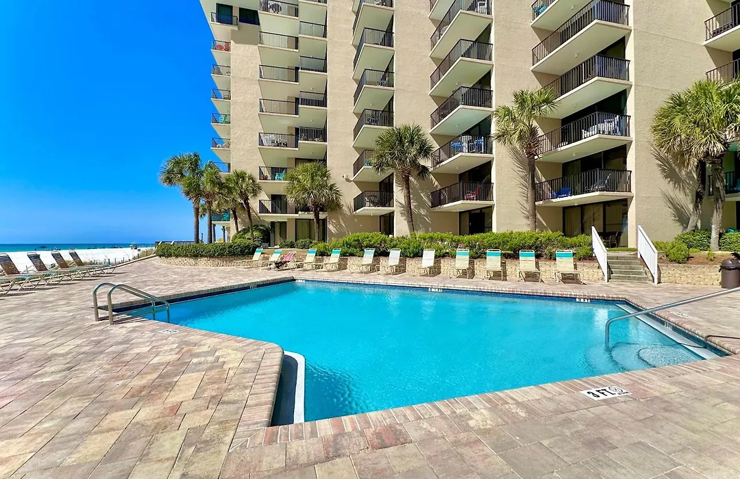 Pelican Walk 609-1