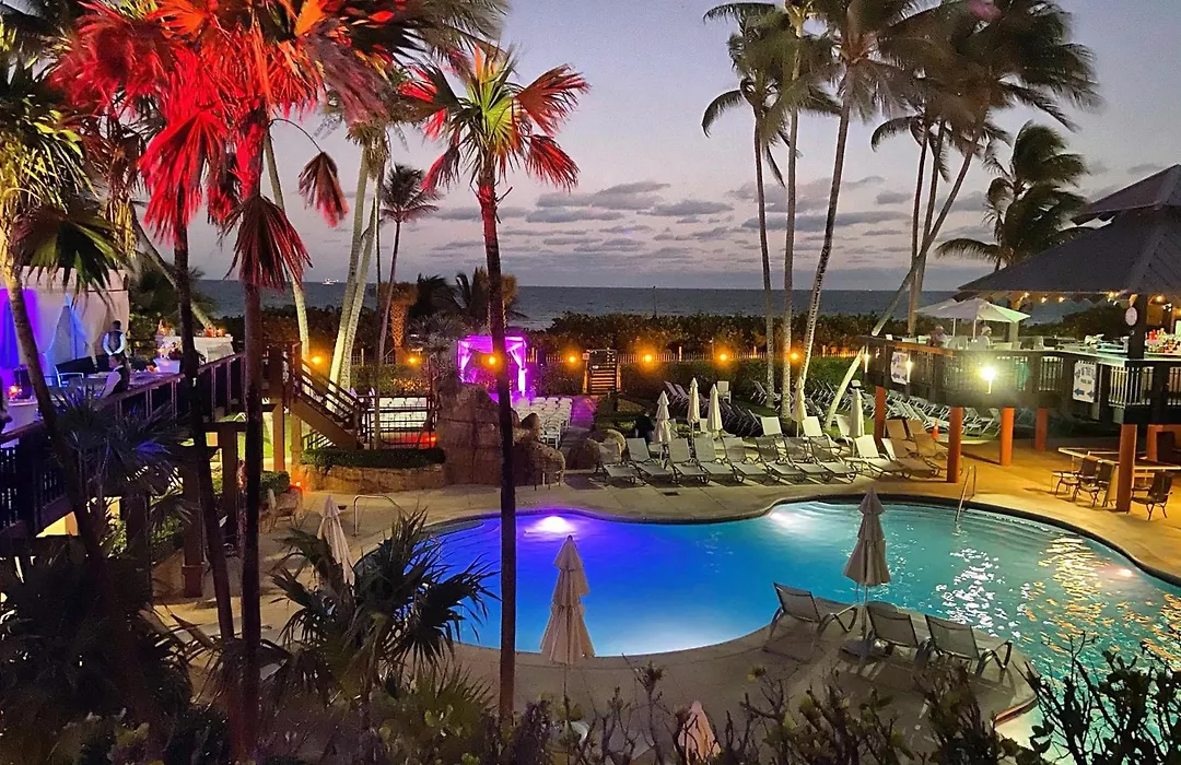 Alexander 1211 Beachfront Condo With Direct Beach Access, 2 Pools, Sauna, Gym-1
