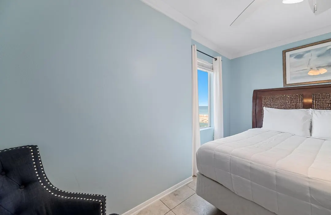 Ocean House II 2201-1