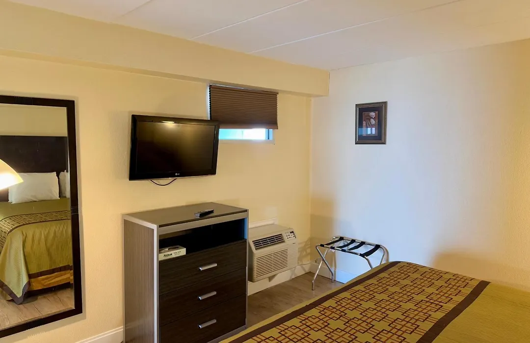 Aquarius Oceanfront Hotel-1