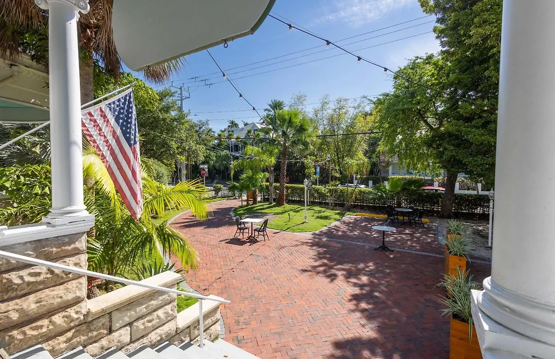 Classic King- Curry Mansion With Heated Pool!-1