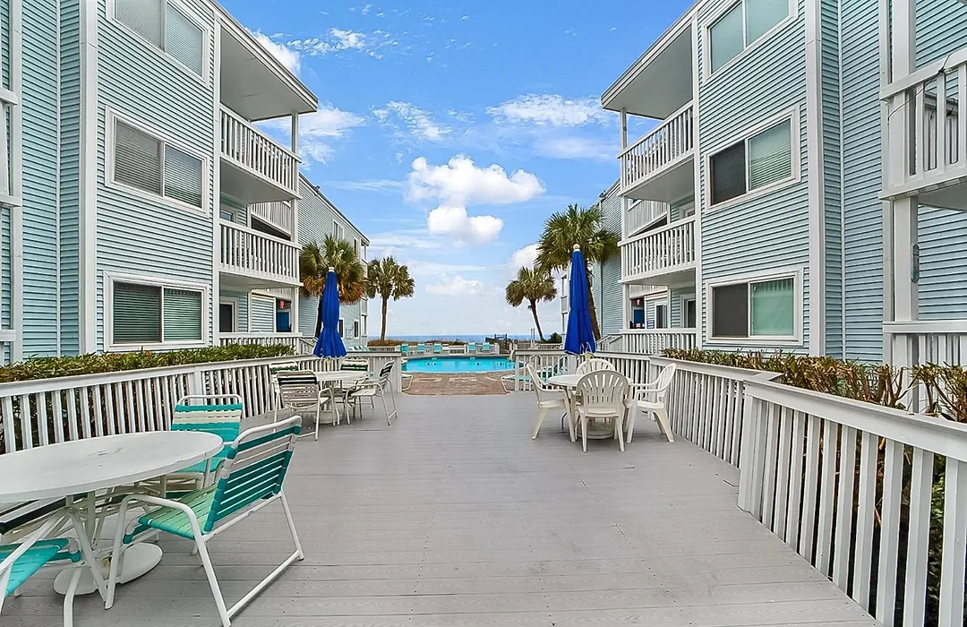 Oceanfront 2Bd | Ground Floor | Pool | Full Kitchen | In-Unit Washer/Dryer-1