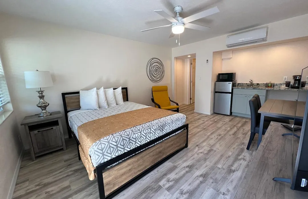 Beachside Resort Motel-1