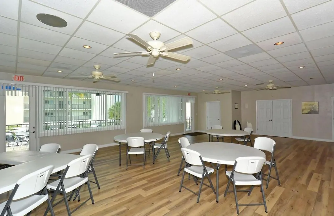 Crescent Royale Condominiums 4C-1