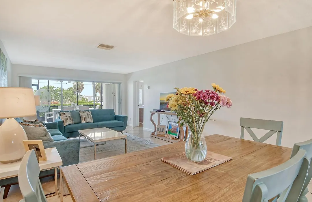 Crescent Royale Condominiums 106-1