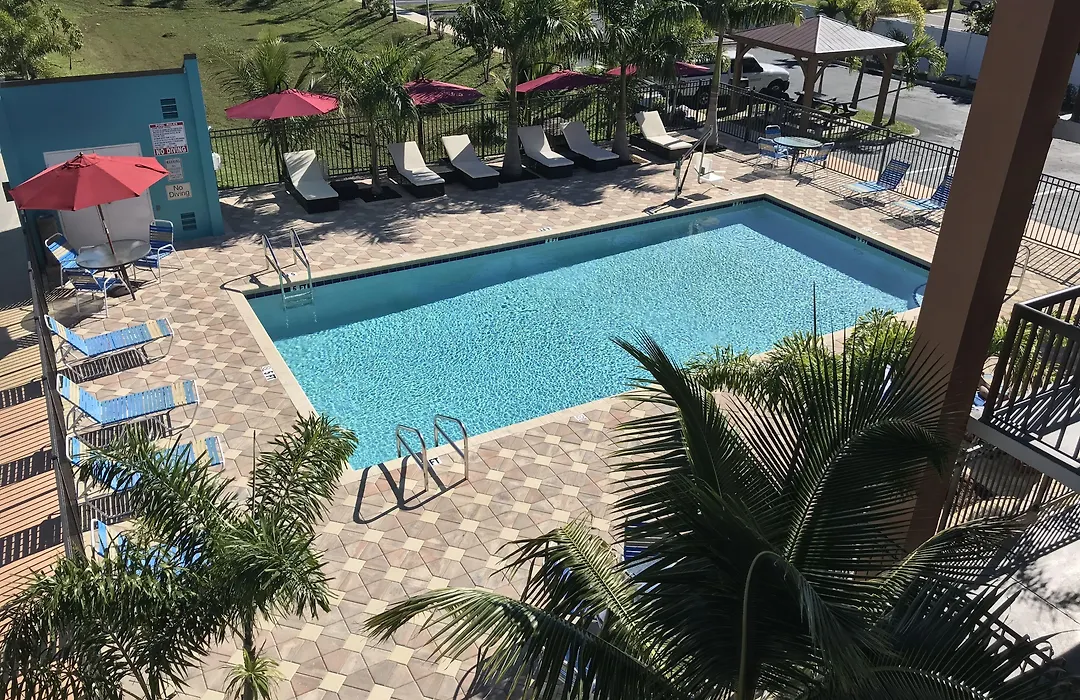 Days Inn By Wyndham Sarasota Bay-1