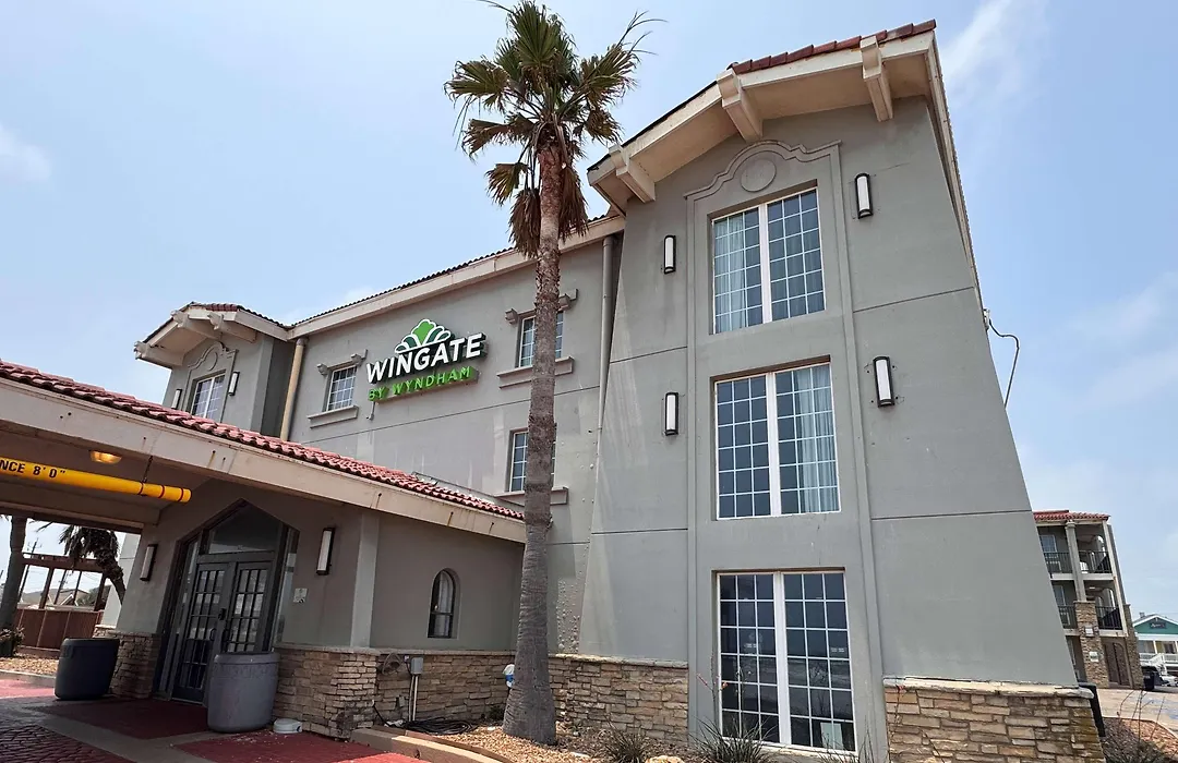 Wingate By Wyndham Galveston Beachfront At The Seawall-1