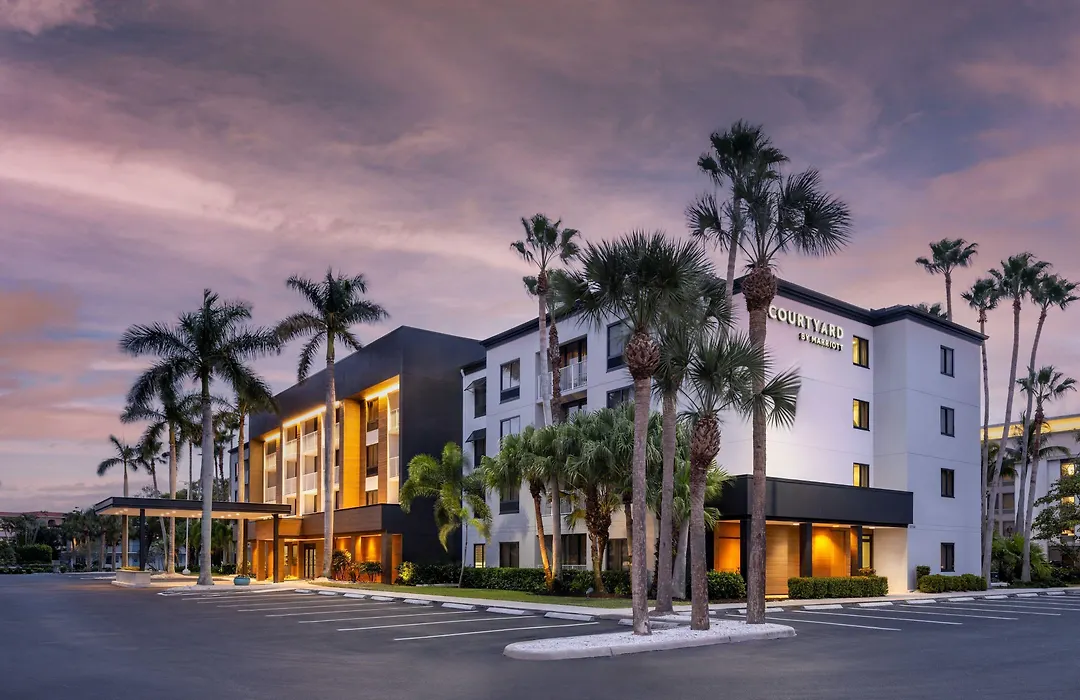 Courtyard By Marriott - Naples-1