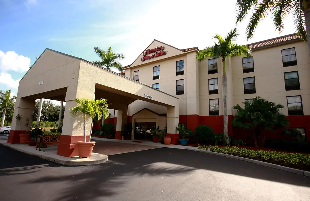 Hampton Inn & Suites Fort Myers Beach/Sanibel Gateway-1