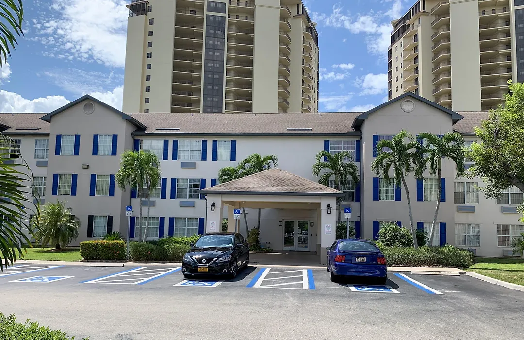 Intown Suites Extended Stay Fort Myers Fl-1