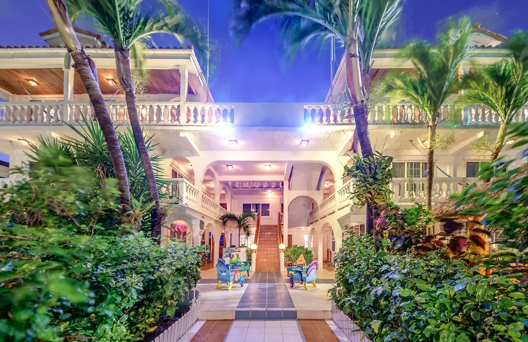 Blue Tang Inn - Beachfront Suites And Pool-1