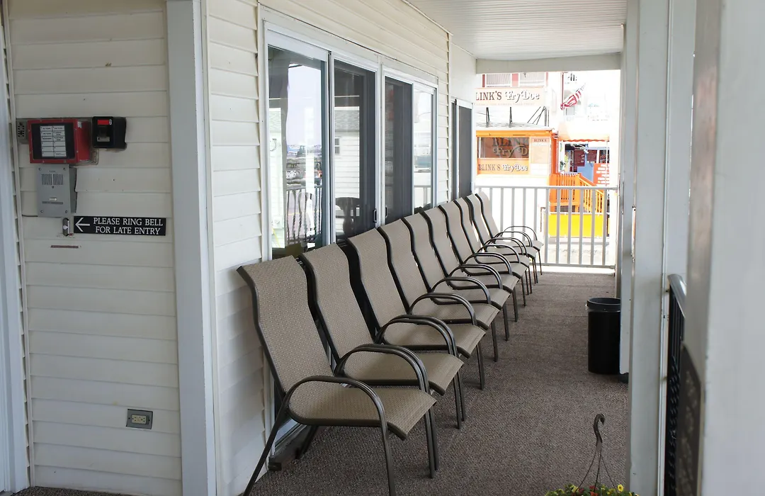Hillcrest Inn-1