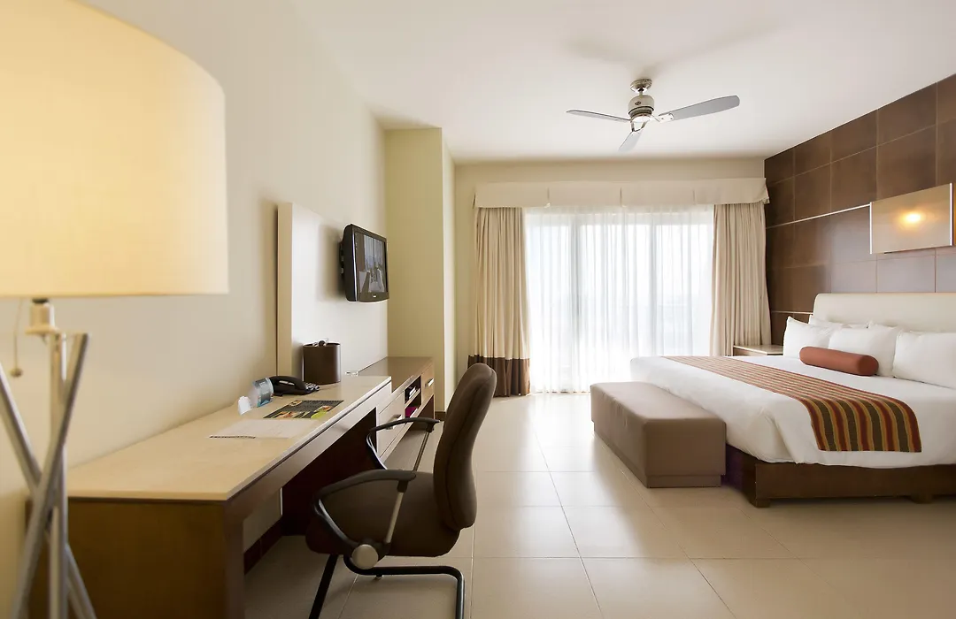 Krystal Urban Cancun & Beach Club-1