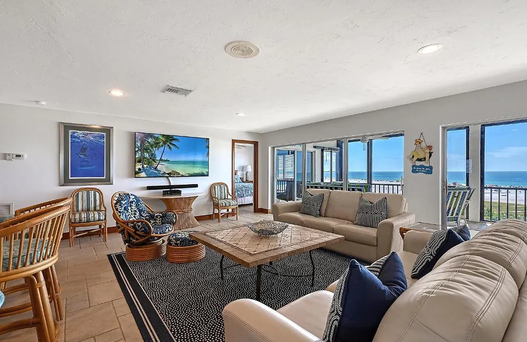 Crescent Royale Condominiums 7A-1