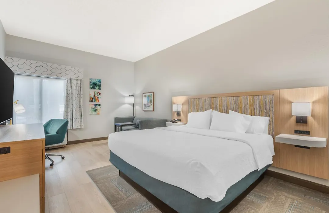 Hampton Inn Fort Myers-Airport & I-75-1