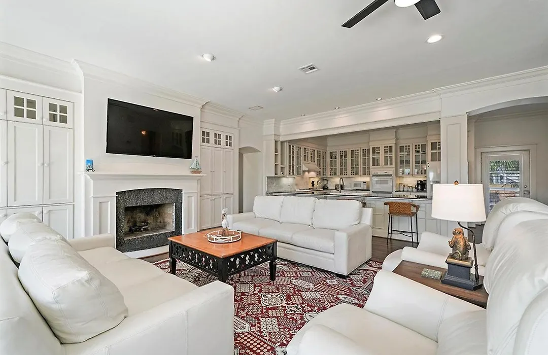 Bourbon Breeze - Beachy Home Near The Gulf With Spacious Outdoor Pool Area-1