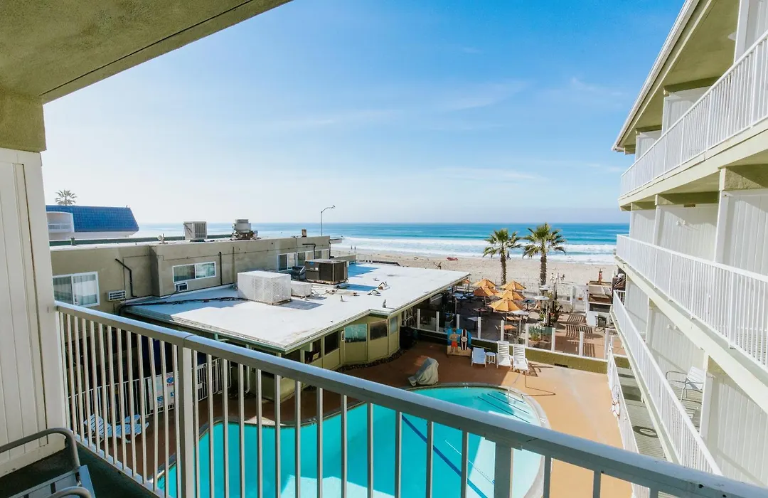 Surfer Beach Hotel-1
